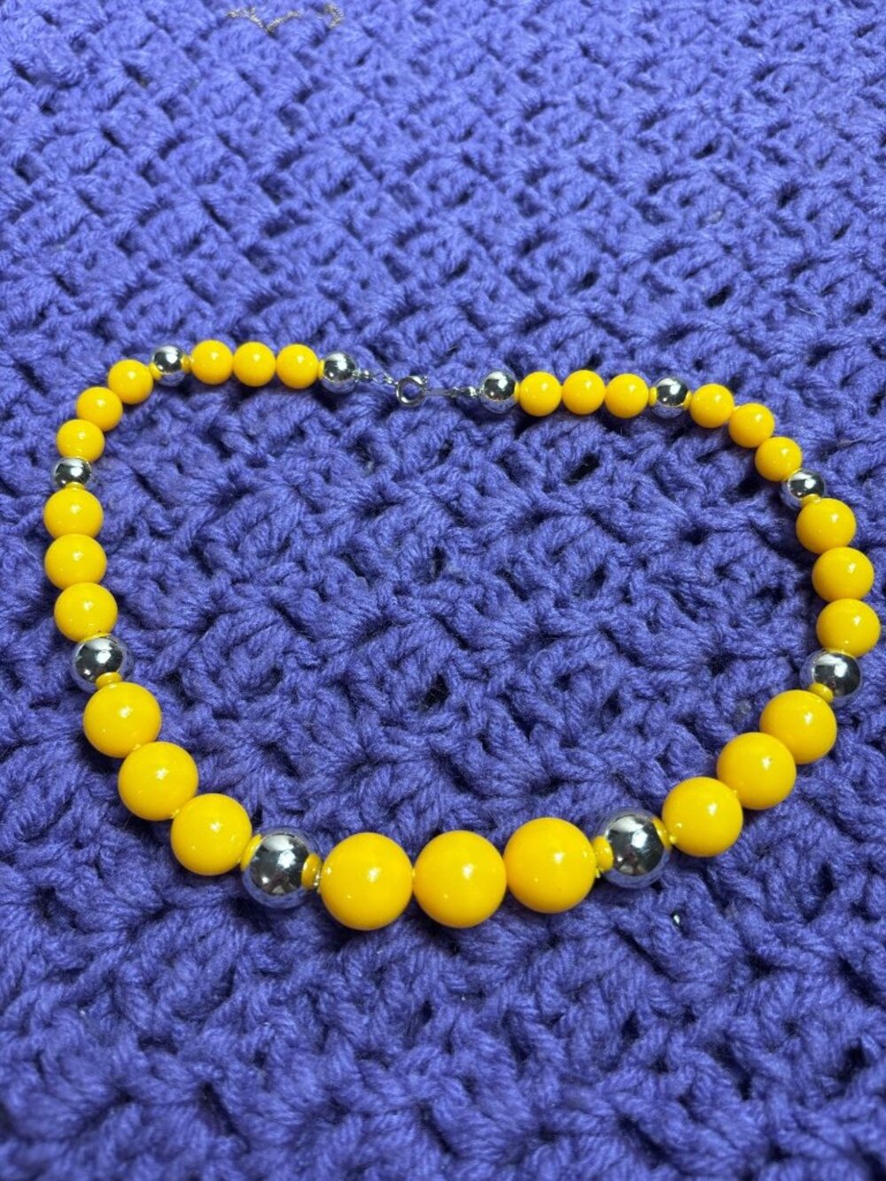 Vintage 80s Graduated Silvertone Yellow Plastic Beaded Necklace 17 inches Long